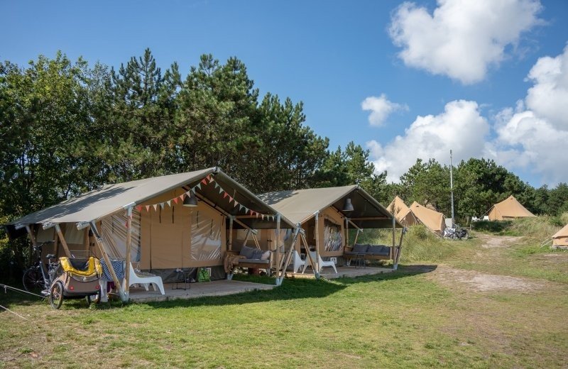 Verschiedene Unterkünfte mit Camping-Feeling